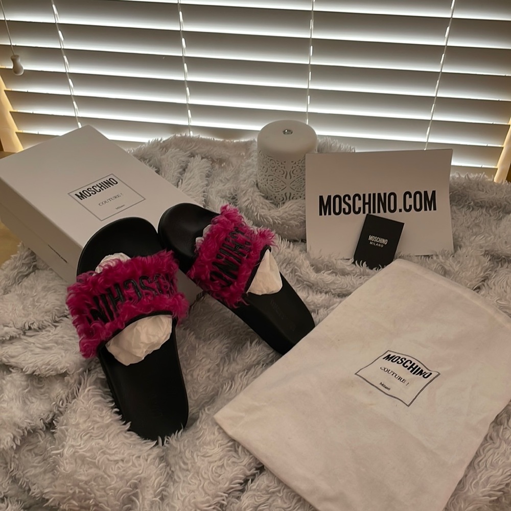 New Listing🩷Moschino Pool Slides Women’s Size 39 🩷